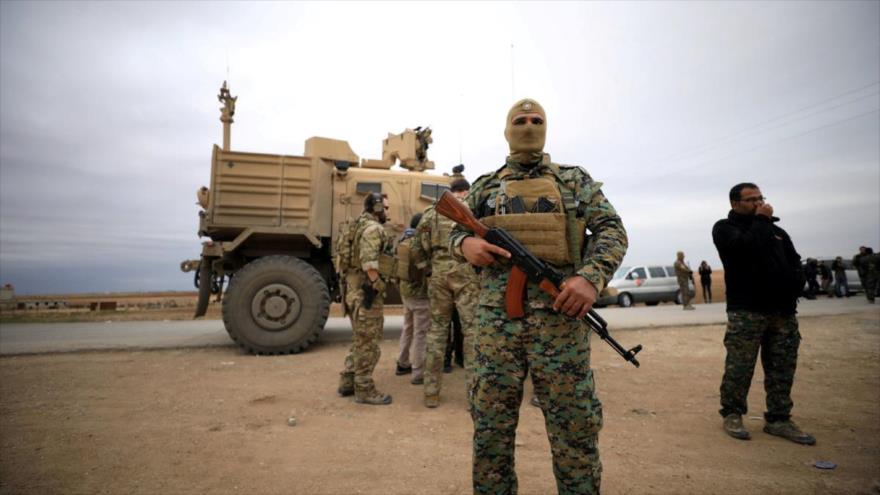 Las llamadas Fuerzas Democráticas Sirias (FDS) y las tropas estadounidenses son vistas cerca de la frontera turca en Al-Hasaka, en Siria, 4 de noviembre de 2018.