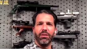 Hijo de Trump publica vídeo con armas mortales contra confinamiento