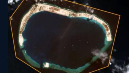 Foto satelital revela que China construye bases en isla de Spratly