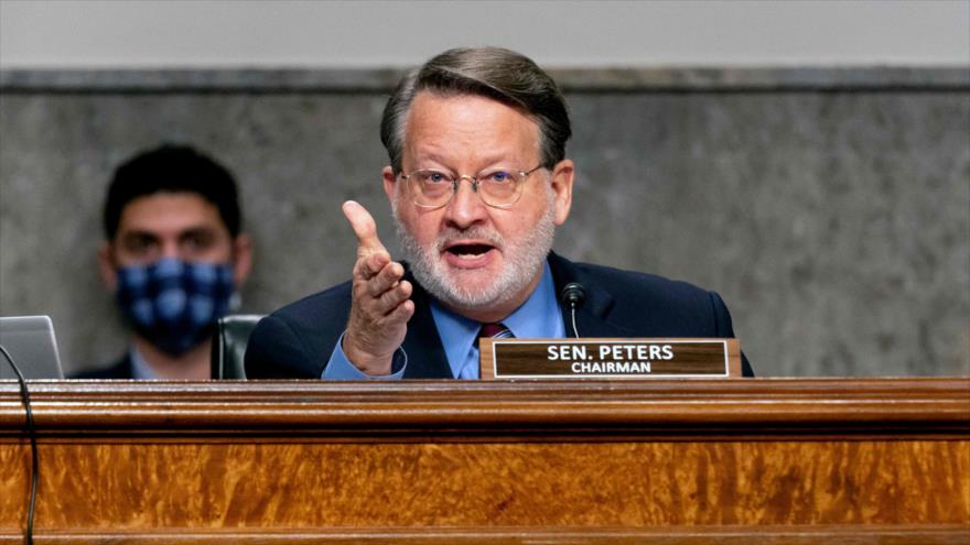 EL senador demócrata de EE.UU. Gary Peters en una sesión del Congreso sobre el asalto al Capitolio, Washington D.C. (capital), 23 de febrero de 2021. (Foto: AFP)