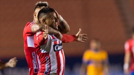 Vídeo: uno de los mejores goles del año desde media de cancha