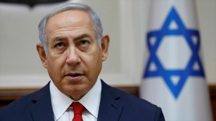 El premier del régimen israelí, Benjamín Netanyahu, en una reunión con su gabinete en Al-Quds (Jerusalén). (Foto: Reuters)