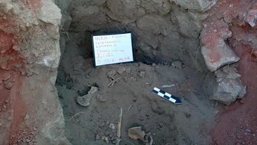 Tumba troncocónica en Cantona, de cuatro individuos jóvenes, México. (Foto: Centro INAH Puebla).
