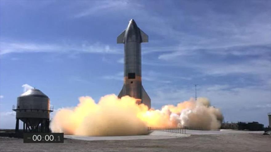 El SpaceX SN10 estalló en pedazos minutos después de aterrizar