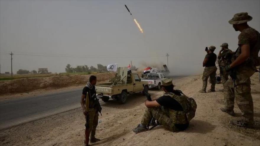Combatientes de las Unidades de Movilización Popular de Irak participando en una operación antiterrorista.