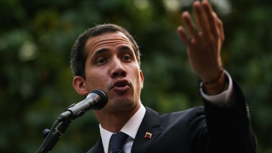 El opositor venezolano, Juan Guaidó, habla durante una reunión convocada por la Asamblea Nacional de Venezuela, en Caracas, 28 de marzo de 2019.