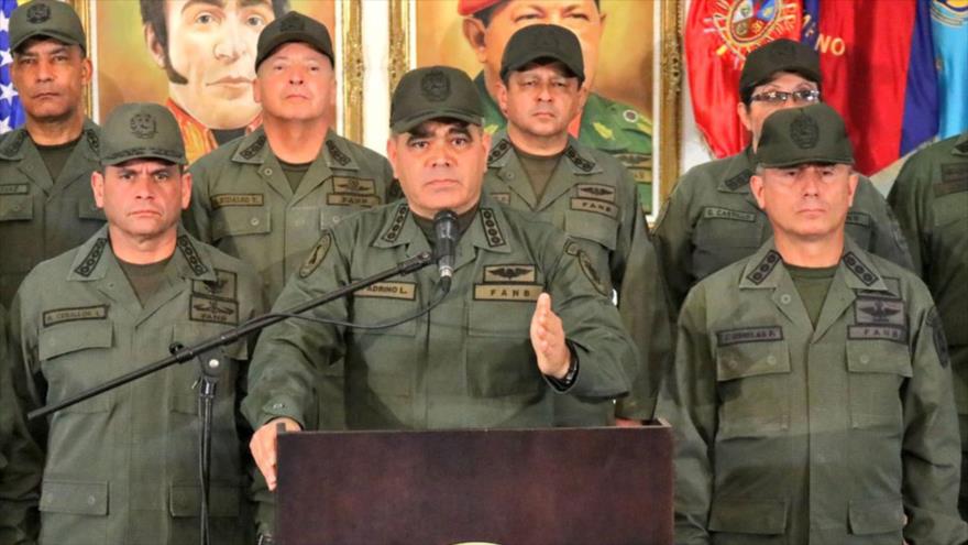 El ministro venezolano de Defensa, Vladimir Padrino López (centro).