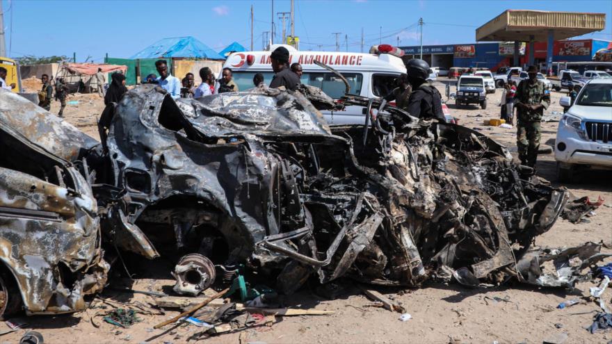 Restos del automóvil destruido en el ataque con coche bomba en Mogadiscio, capital de Somalia, 28 de diciembre de 2019. (Foto: Archivo AFP)