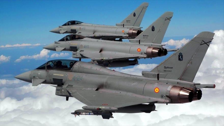 Varios cazas Eurofighter del Ejército del Aire español en pleno vuelo. 