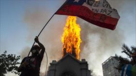 Carabineros reprimen nueva protesta contra Piñera en Santiago