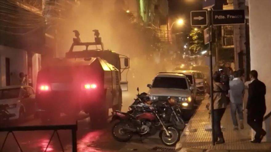  Policía de Paraguay reprime protesta contra presidente Abdo Benítez