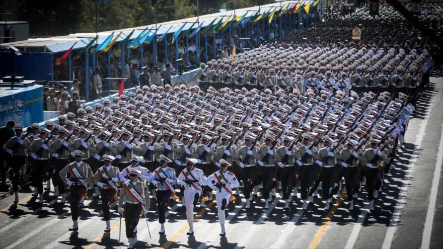 Las Fuerzas Armadas de Irán en un desfile militar.