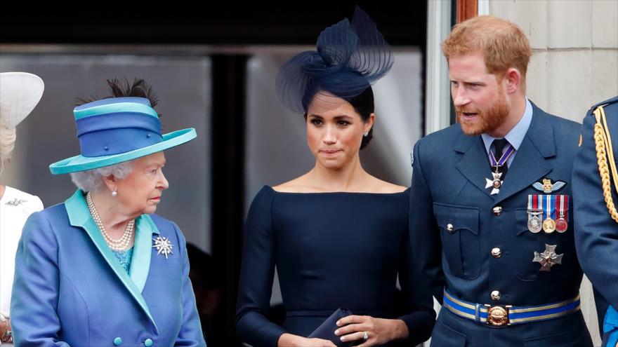 La reina Isabel II y los duques de Sussex celebran el centenario de la Real Fuerza Aérea británica en el Palacio de Buckingham, 10 de julio de 2018.