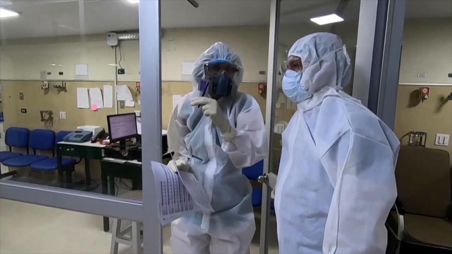 Familias peruanas acampan afuera de hospitales por pacientes en UCI