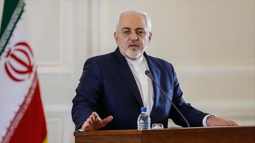 El canciller de Irán, Mohamad Yavad Zarif, ofrece un discurso en una rueda de prensa celebrada en Teherán, la capital iraní. 