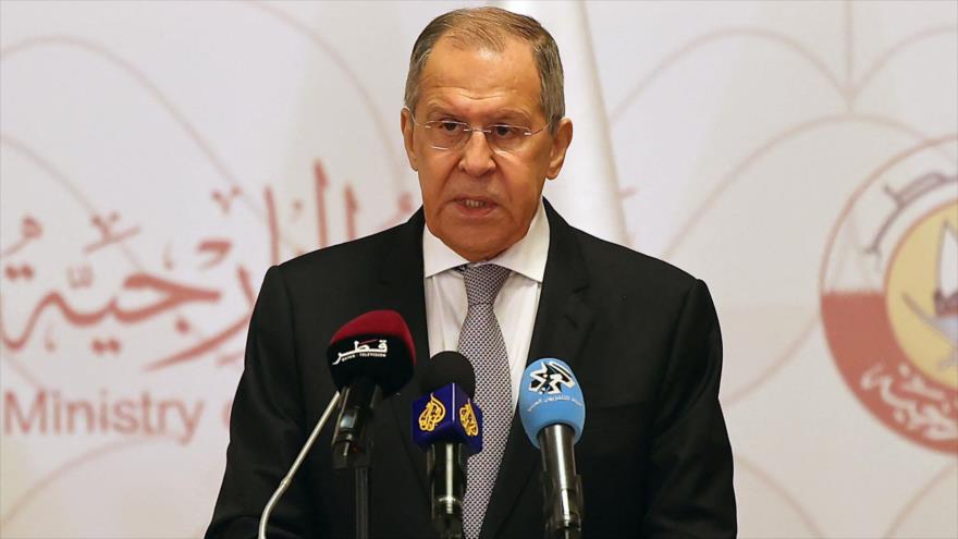 El canciller ruso, Serguéi Lavrov, en una rueda de prensa en Doha (capital de Catar), 11 de marzo de 2021. (Foto: AFP)