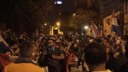 Siguen los manifestantes en Paraguay contra Abdo Benítez