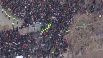 Manifestantes británicos condenan en Londres la violencia policial