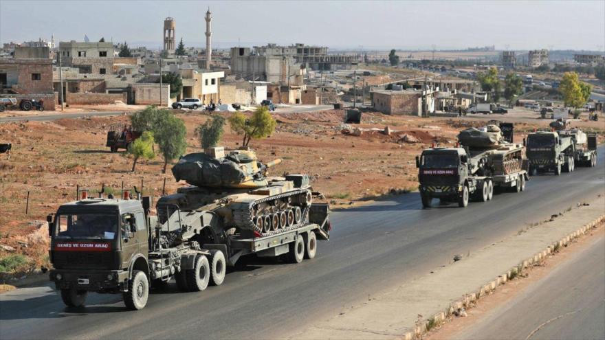 Vehículos militares turcos en la provincia de Idlib, en el noroeste de Siria.