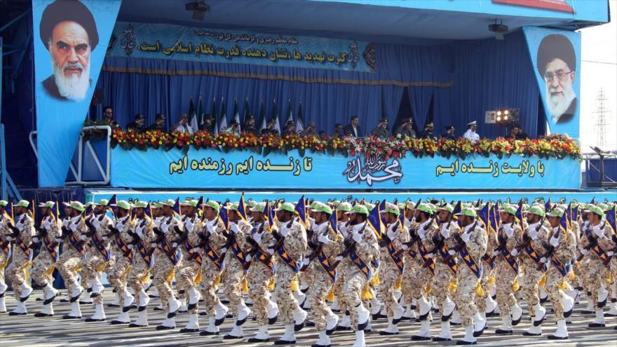 Efectivos del Cuerpo de Guardianes de la Revolución Islámica (CGRI) de Irán en un desfile militar en Teherán, capital persa.