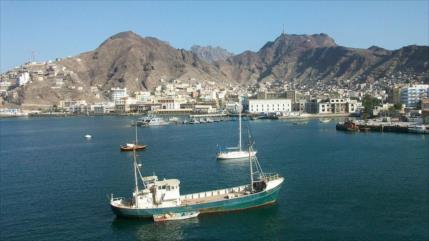 Vídeo: Ministros apoyados por Arabia Saudí huyen de Adén en barcos