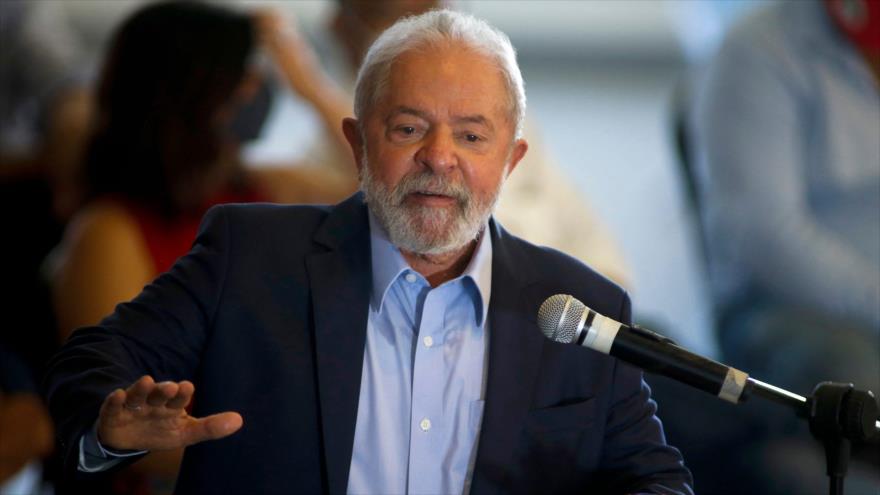 Expresidente brasileño Luiz Inácio Lula da Silva en una rueda de prensa en Sao Paulo, Brasil, 10 de marzo de 2021. (Foto: AFP)