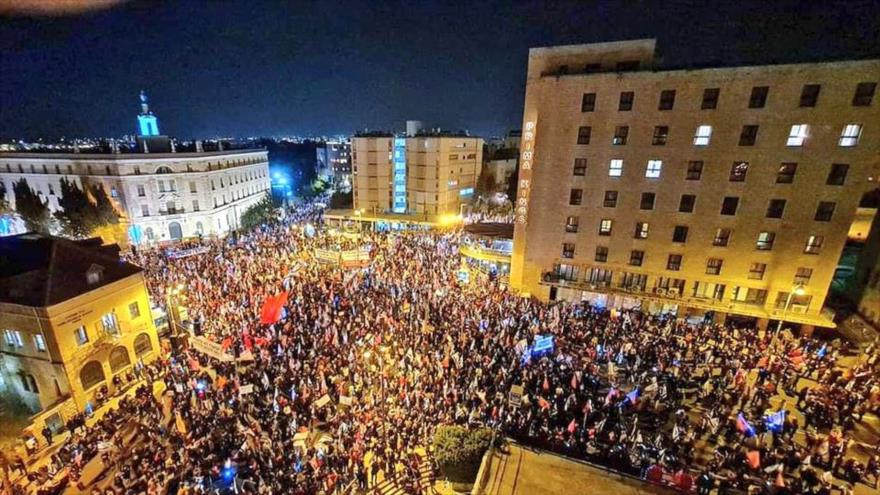 Vídeo: Protestas siguen golpeando a Netanyahu a 3 días de comicios