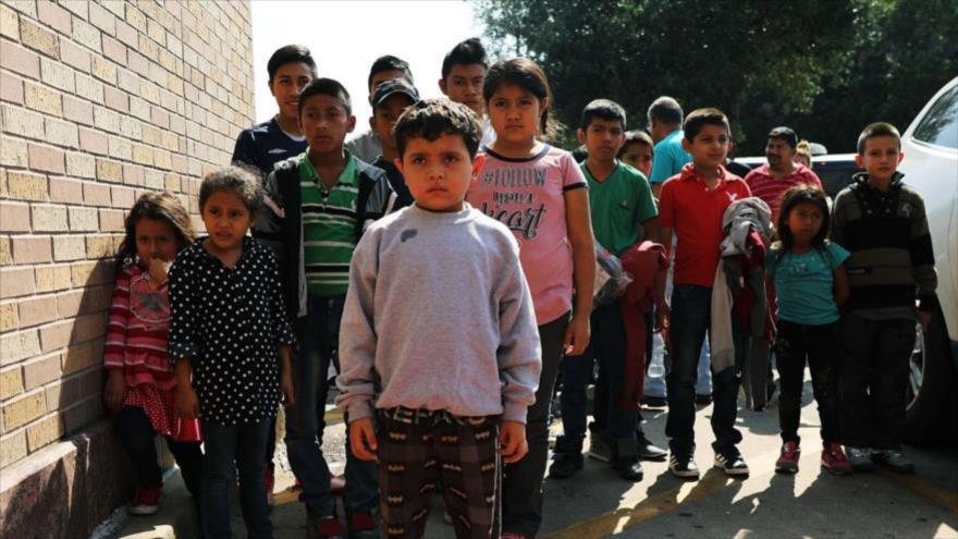 Niños migrantes procedentes de Honduras, Guatemala y El Salvador en McAllen, estado de Texas (EE.UU.), 23 de junio de 2018.