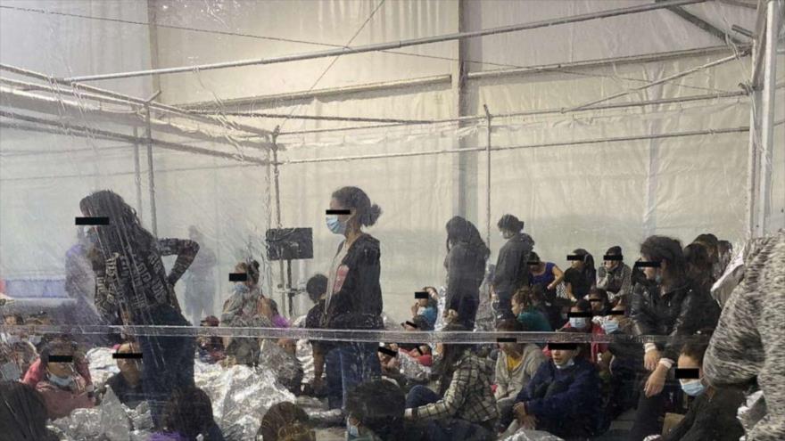 Reto a Biden: Desvelan miserable condición de migrantes en frontera | HISPANTV