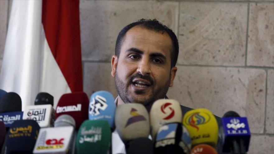 El portavoz del movimiento popular yemení Ansarolá, Muhamad Abdel Salam, ofrece una rueda de prensa a los medios acreditados en Yemen. 