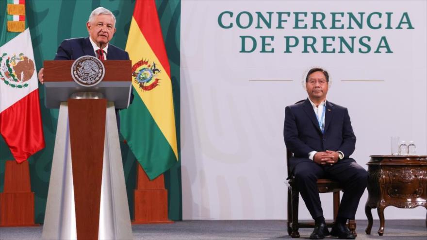 El presidente de México, Andrés Manuel López Obrador, junto a su homólogo boliviano, Luis Arce en una conferencia de prensa, 24 de marzo de 2021.