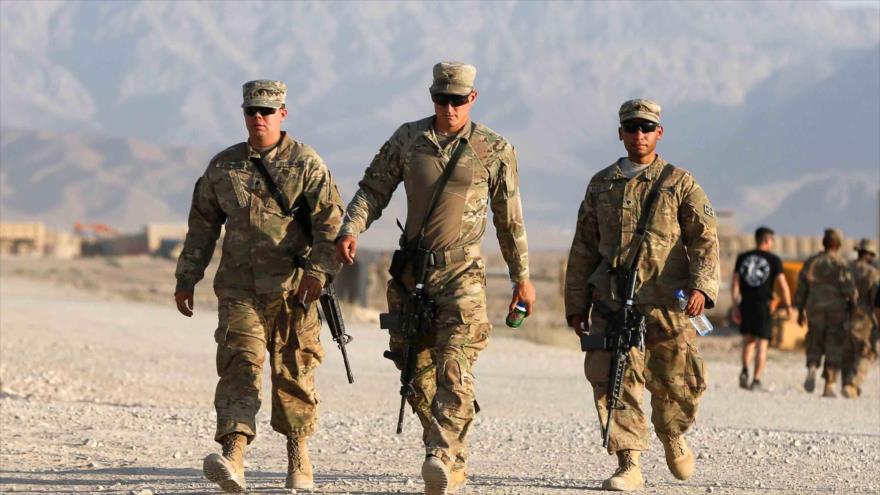 Las fuerzas estadounidenses caminan en su base en la provincia de Logar, en el este de Afganistán, 4 de agosto de 2018.