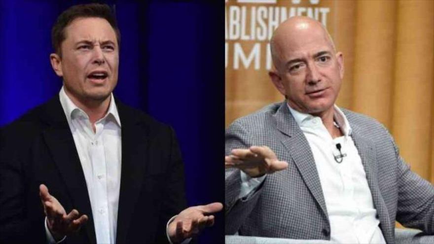 Los estadounidenses Elon Musk (dcha.), fundador de Tesla y cofundador de SpaceX, y Jeff Bezos, fundador y director ejecutivo de la compañía de comercio electrónico Amazon.