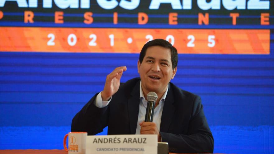 El candidato presidencial ecuatoriano Andrés Arauz ofrece una rueda de prensa en Quito, Ecuador, 9 de febrero de 2021. (Foto: AFP)