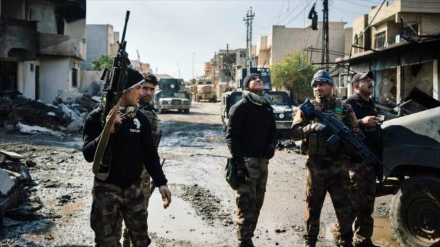 Miembros del Servicio de Lucha contra el Terrorismo de Irak durante una operación contra el grupo terrorista Daesh en Mosul (norte). (Foto: Reuters)