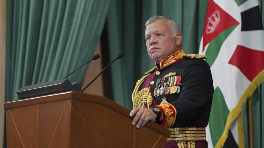 El rey de Jordania, Abdulá II, en la inauguración de la sesión parlamentaria del país, marzo de 2021. (Foto: AP)