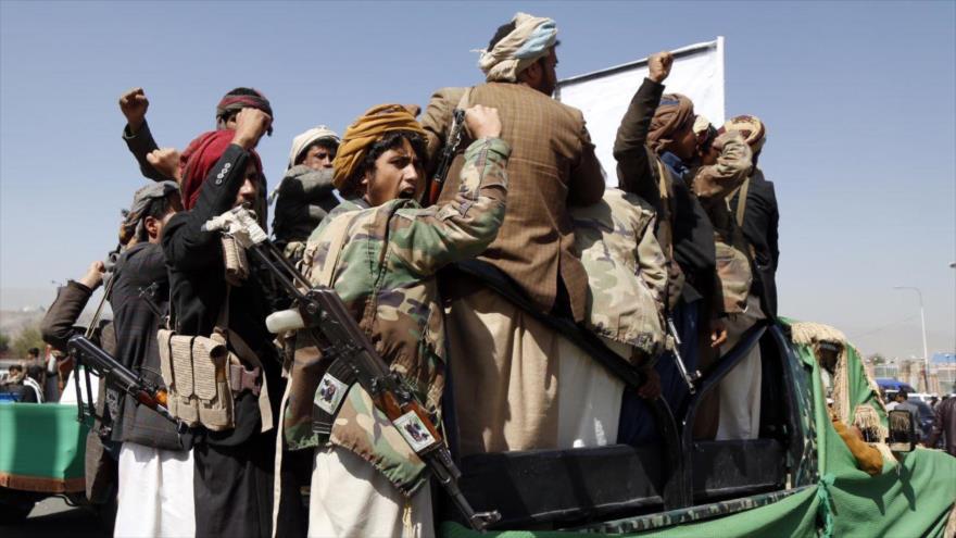 Fuerzas yemeníes tras una victoria contra la coalición de Arabia Saudí en Yemen.