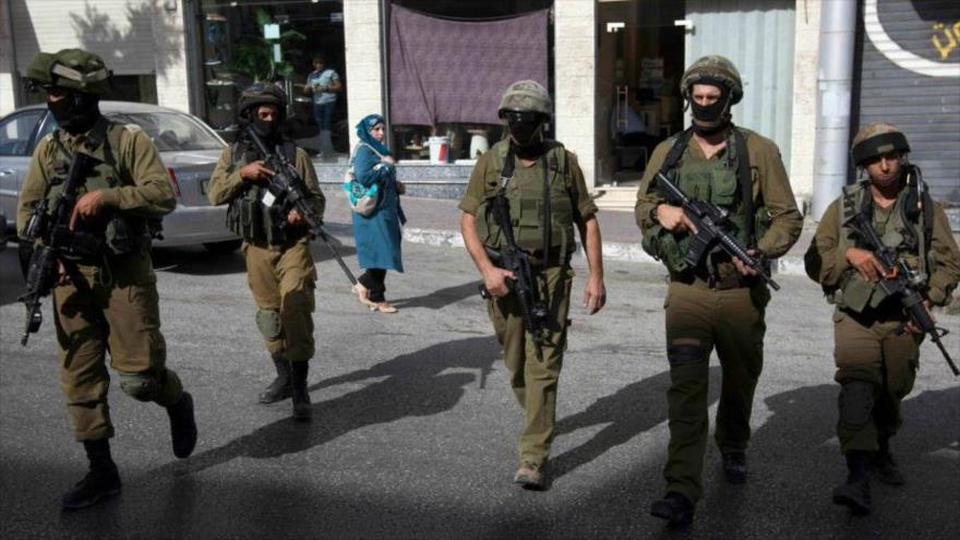 Soldados israelíes en las calles de la ciudad de Al-Jalil (Hebrón), en la ocupada Cisjordania. (Foto: AP)