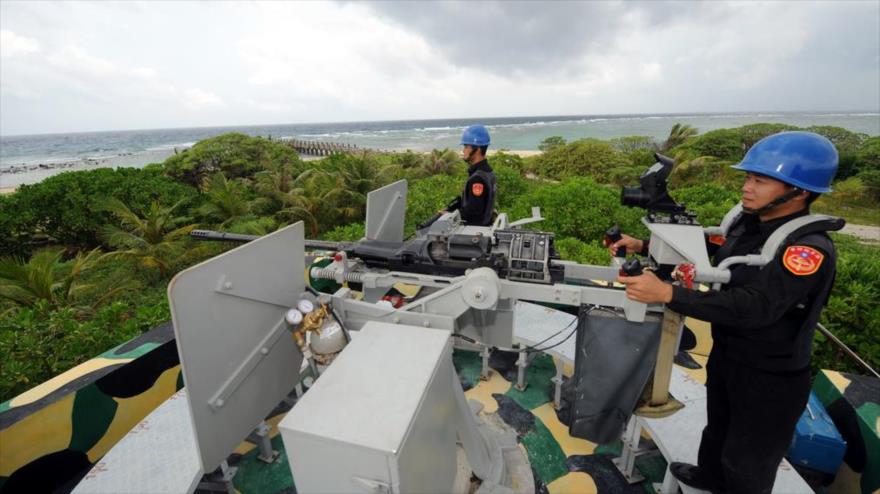 Guardia Costera de Taiwán vigila la isla Taiping en el Mar de China Meridional. (Foto: CNA)
