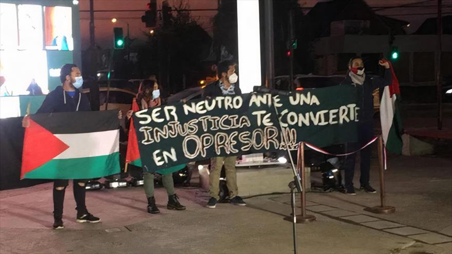 Chilenos protestan por polémica instalación de monumento proisraelí