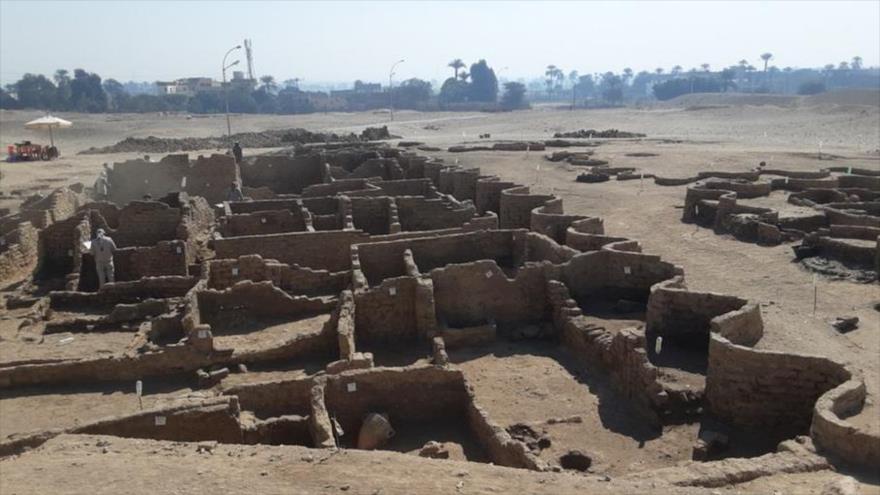 El yacimiento arqueológico de la “ciudad antigua más grande de Egipto” descubierta cerca de Luxor. (Foto: Ministerio de Turismo y Antigüedades)