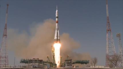 Rusia recuerda vuelo de Gagarin lanzando un cohete al espacio 