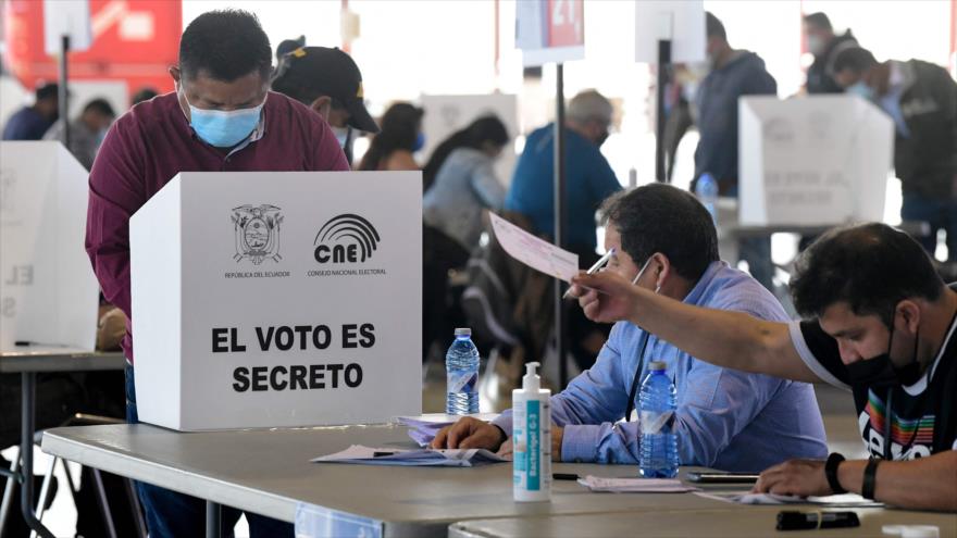 Arranca el balotaje para elegir al nuevo presidente de Ecuador