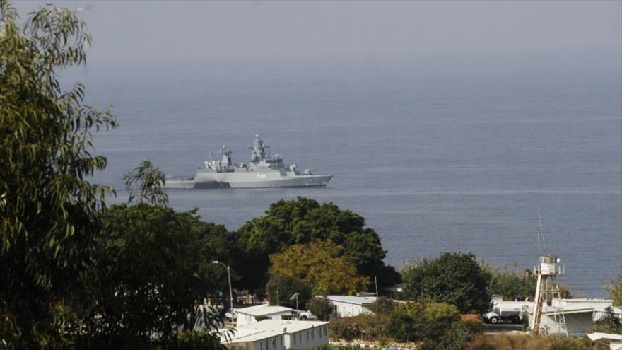 Un buque israelí en el sur de la frontera libanesa, cerca de la ciudad de Naqura, 28 de octubre de 2020. (Foto: AFP)