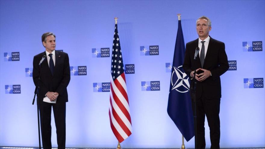 El secretario general de la OTAN, Jens Stoltenberg, (drcha.), y el secretario de Estado de EE.UU., Antony Blinken, Bruselas, 14 de abril de 2021.