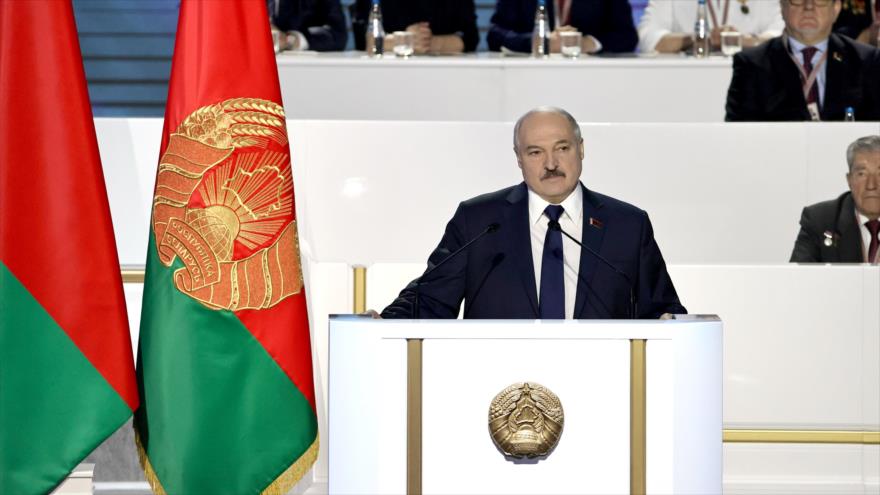 El presidente de Bielorrusia, Alexander Lukashenko, pronuncia un discurso en Minsk, la capital. 11 de febrero de 2021. (Foto: AFP)
