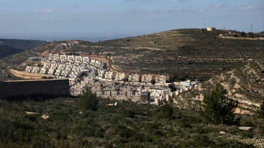 Una vista general muestra las tareas de construcción en curso en el asentamiento israelí de Givat Zeev en Cisjordania, 21 de enero de 2021. (Foto: AFP)