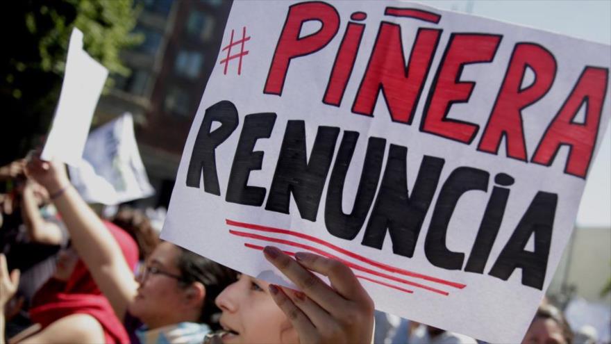 Piden destituir al presidente chileno por frenar retiro de pensiones