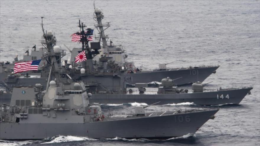 Buques de guerra de EE.UU. y Japón.
