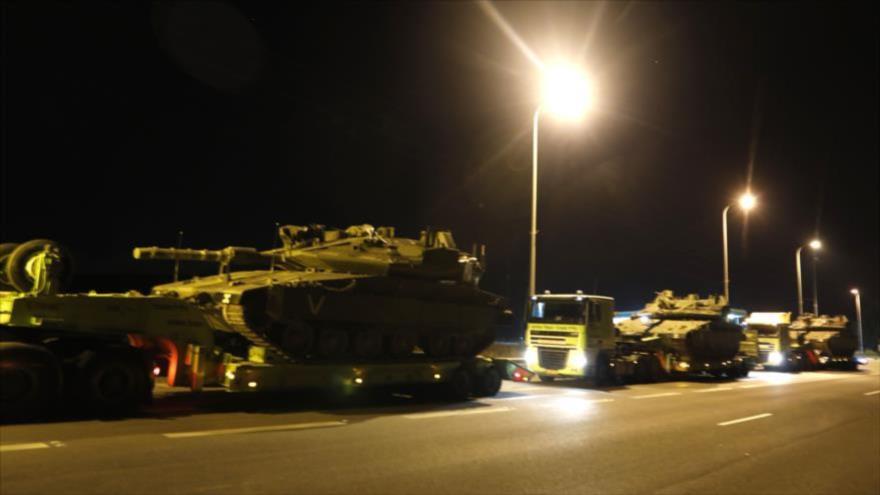 Un convoy de tanques israelíes en la ciudad de Sderot, sudeste de los territorios ocupados palestinos, 12 de noviembre de 2018. (Foto: AFP)